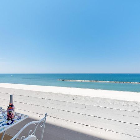 Waterfront Apartment With Seaview Balcony บารี ภายนอก รูปภาพ