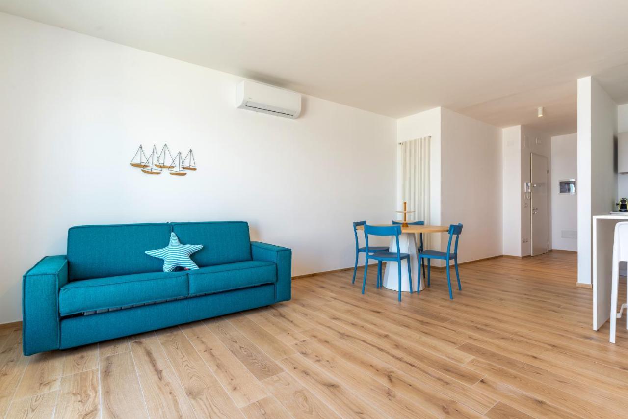 Waterfront Apartment With Seaview Balcony บารี ภายนอก รูปภาพ