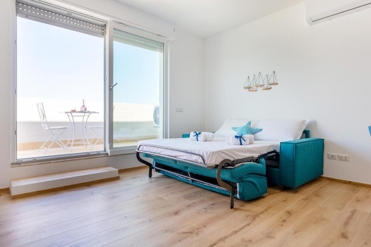 Waterfront Apartment With Seaview Balcony บารี ภายนอก รูปภาพ