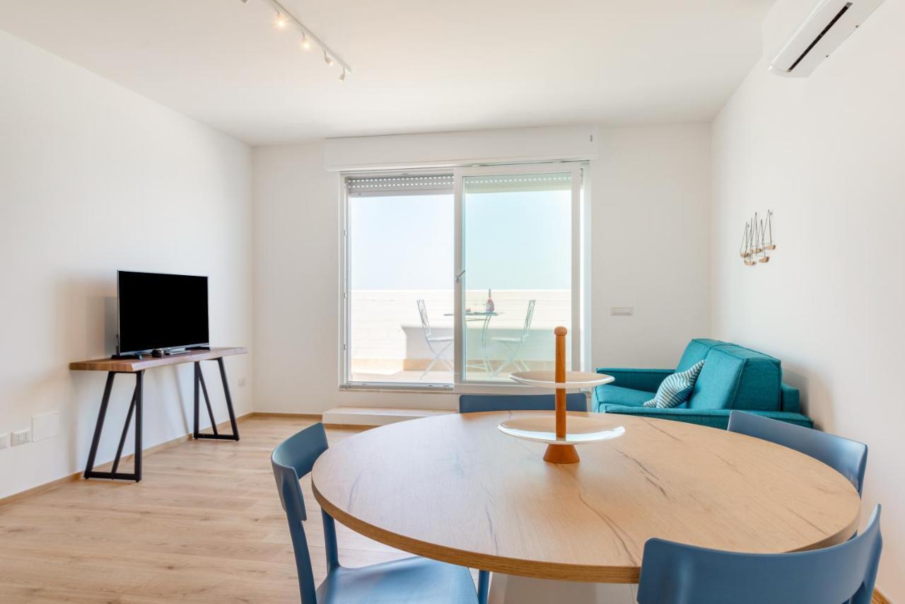 Waterfront Apartment With Seaview Balcony บารี ภายนอก รูปภาพ