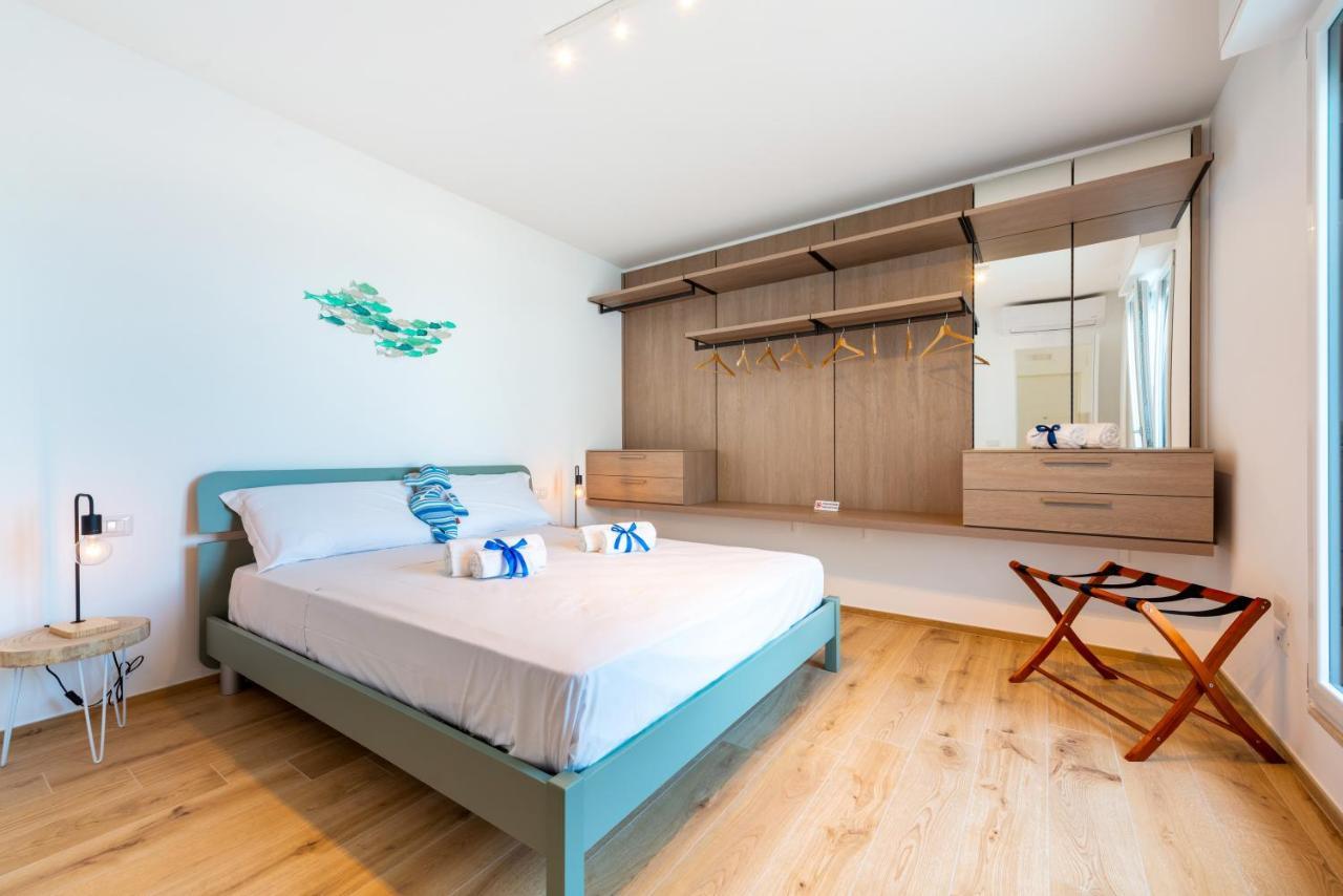 Waterfront Apartment With Seaview Balcony บารี ภายนอก รูปภาพ