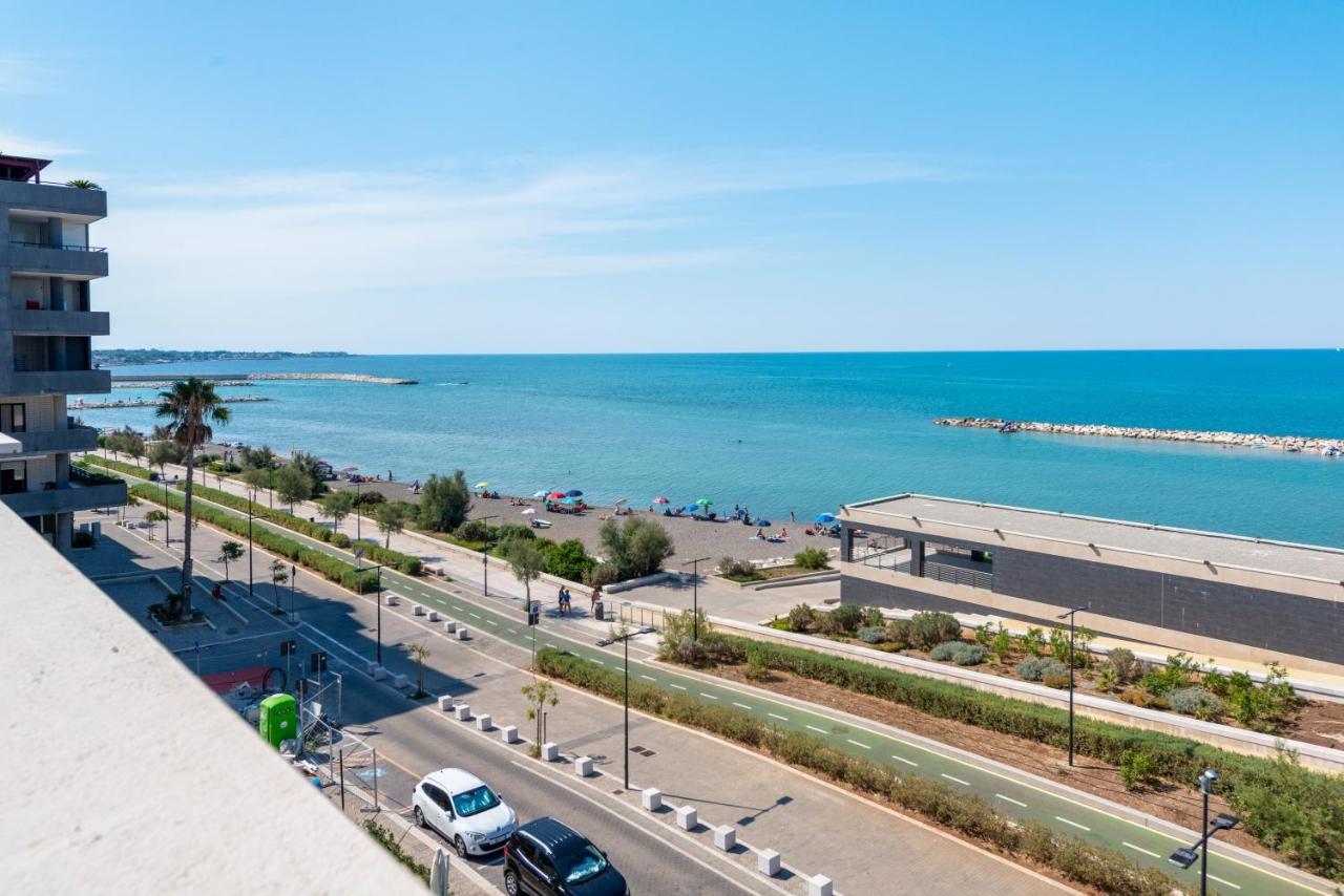 Waterfront Apartment With Seaview Balcony บารี ภายนอก รูปภาพ